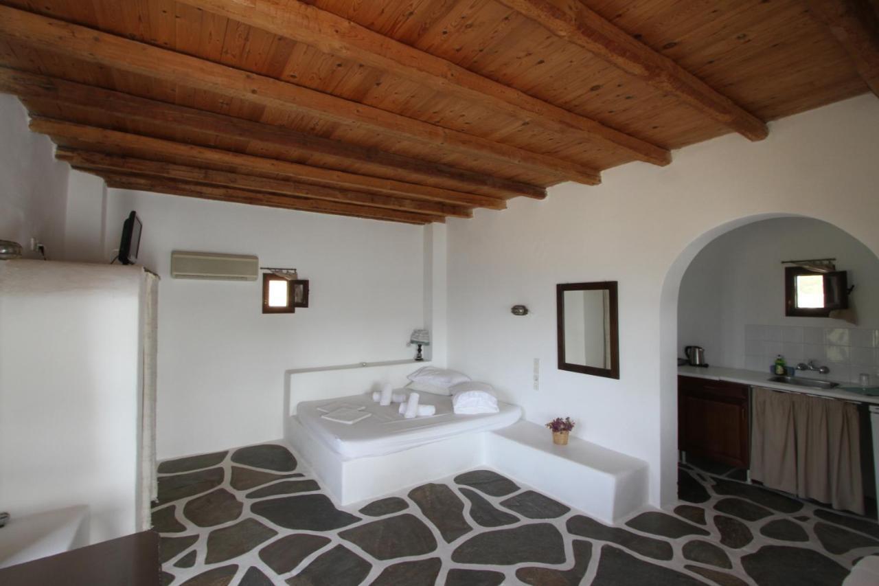 Petra Holiday Village Иос Хора Екстериор снимка