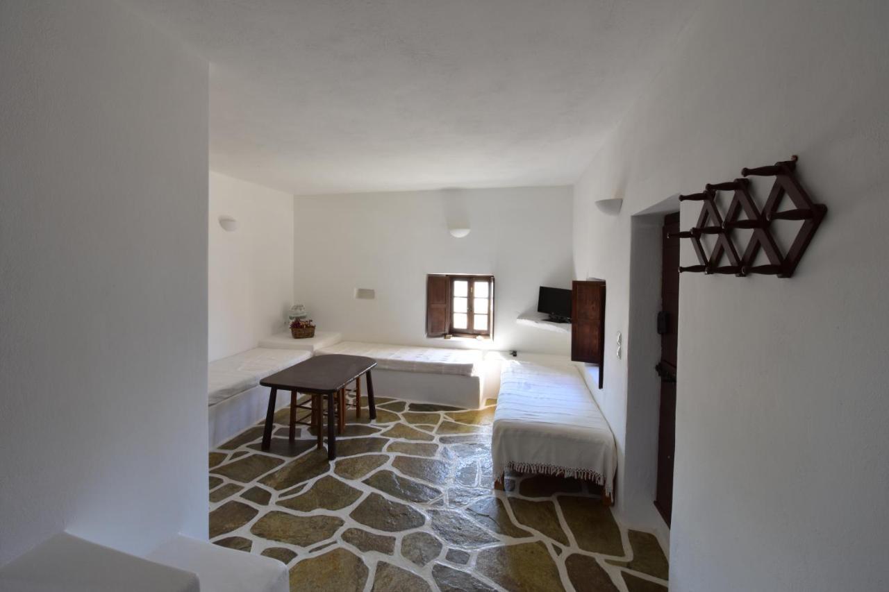 Petra Holiday Village Иос Хора Екстериор снимка